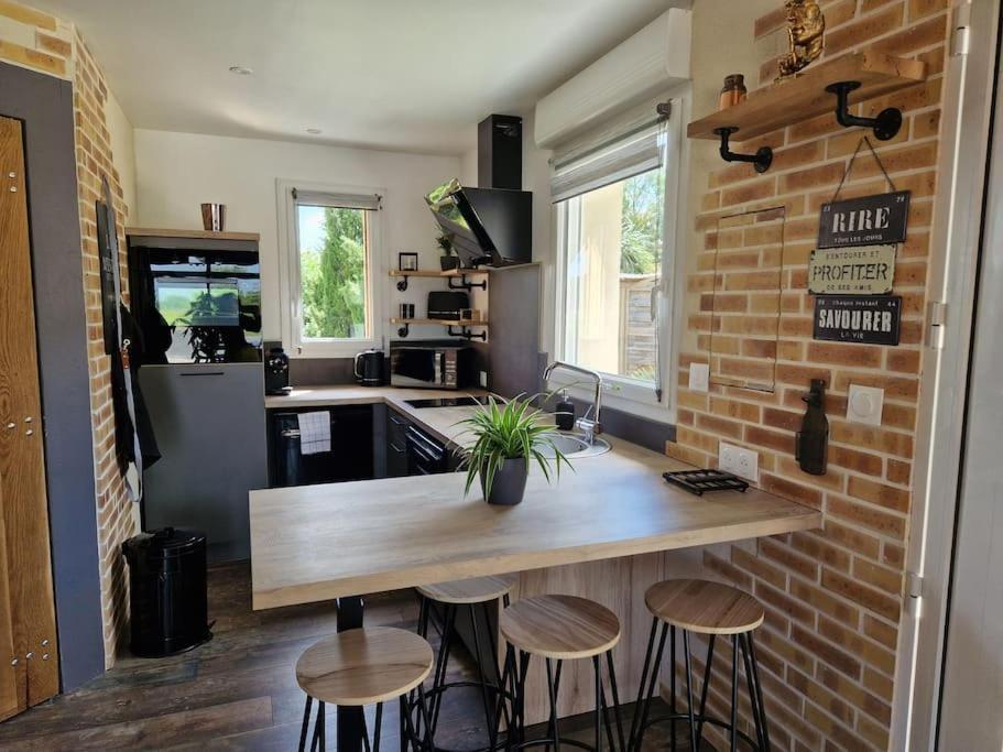 Chalet Industriel Avec Filet Et Spa Sorigny Dış mekan fotoğraf