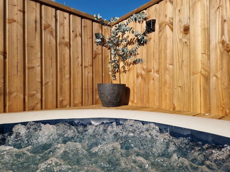 Chalet Industriel Avec Filet Et Spa Sorigny Dış mekan fotoğraf