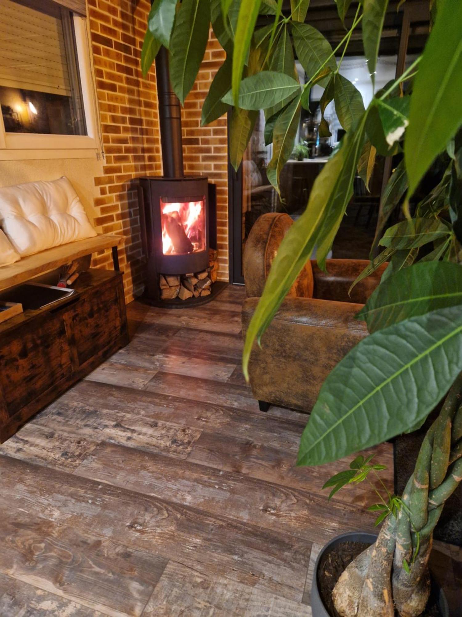 Chalet Industriel Avec Filet Et Spa Sorigny Dış mekan fotoğraf